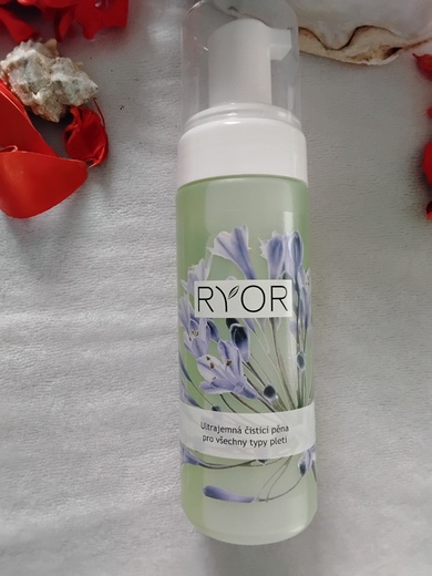 Ultrajemná čisticí pěna pro všechny typy pleti 160ml