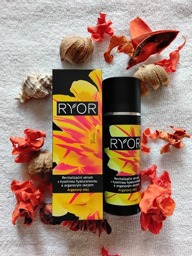 Revitalizační sérum s kyselinou hyaluronovou a arganovým olejem