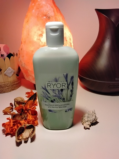 Dvoufázová odličovací emulze pro všechny typy pleti 300ml