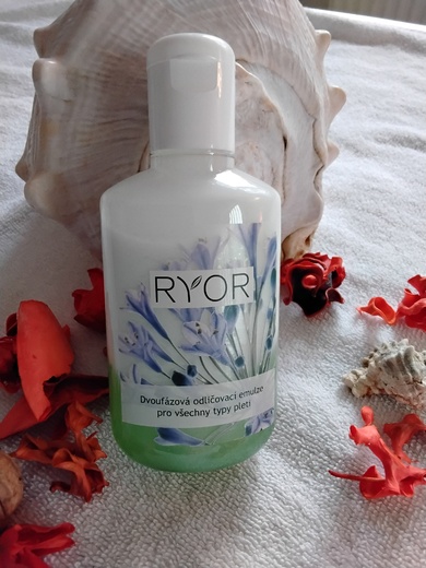 Dvoufázová odličovací emulze pro všechny typy pleti 150 ml