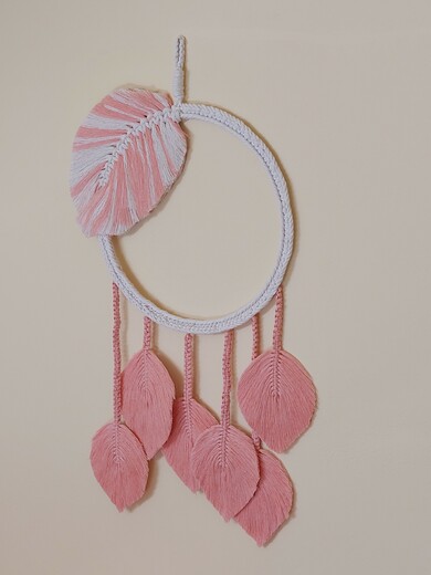 Jemná dekorace macramé