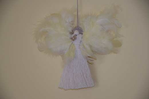 Andělka s peřím